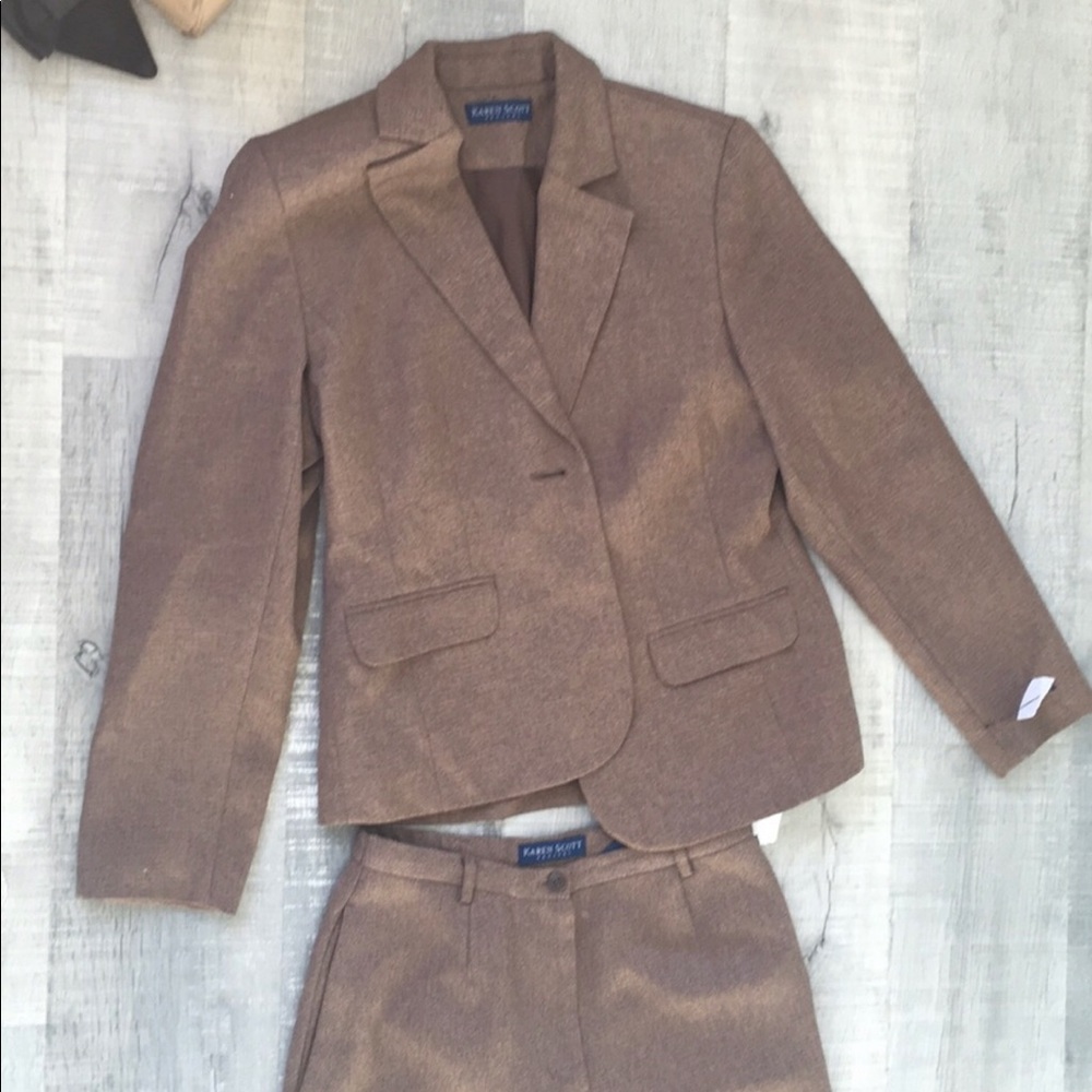 Gorgeous 2 piece Karen Scott pant suit